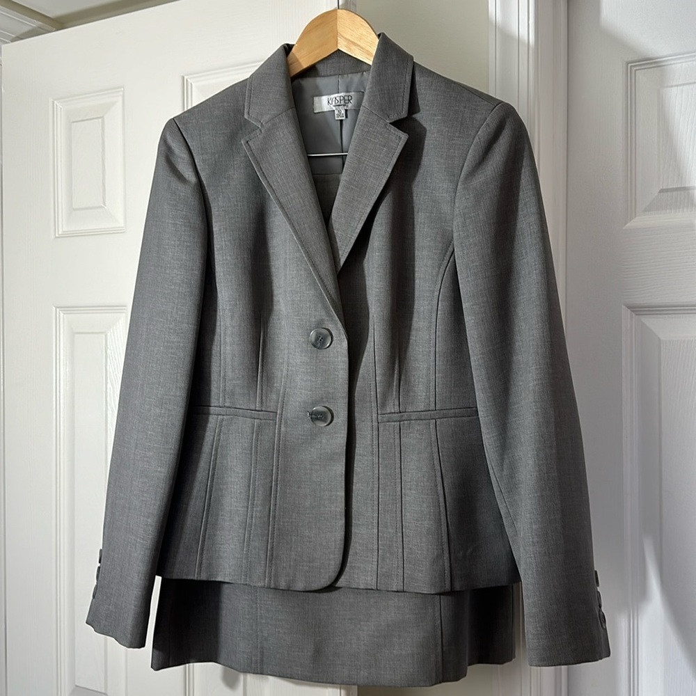 Kapser suit, fully lined size 10
